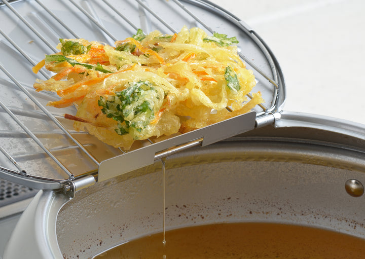 Mirakutei III Tempura Pot with Lid 20cm