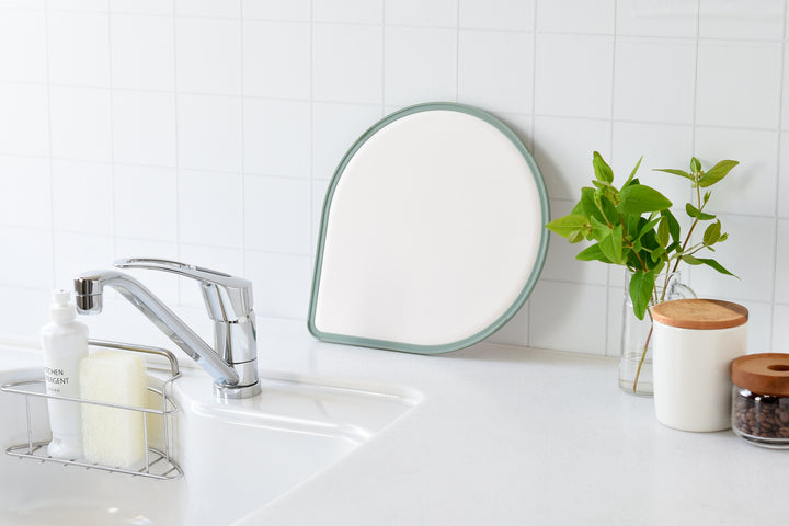 Teardrop-shaped cutting board