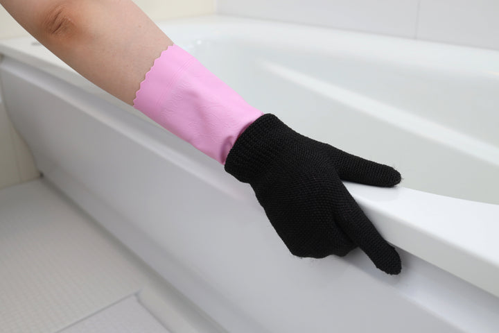 Glove scrubber