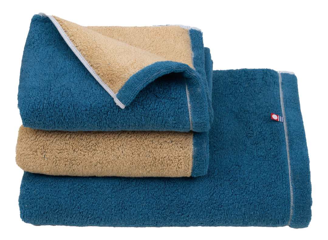 Reversible color towel