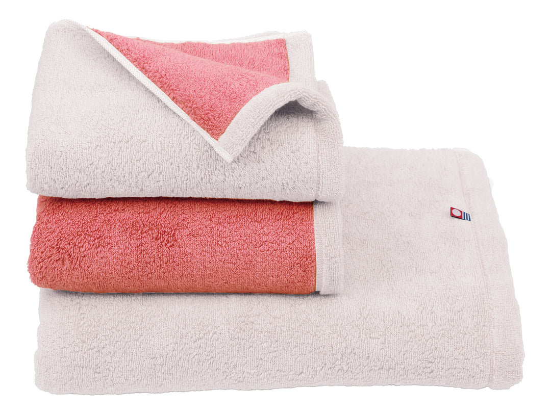 Reversible color towel