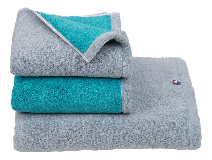 Reversible color towel