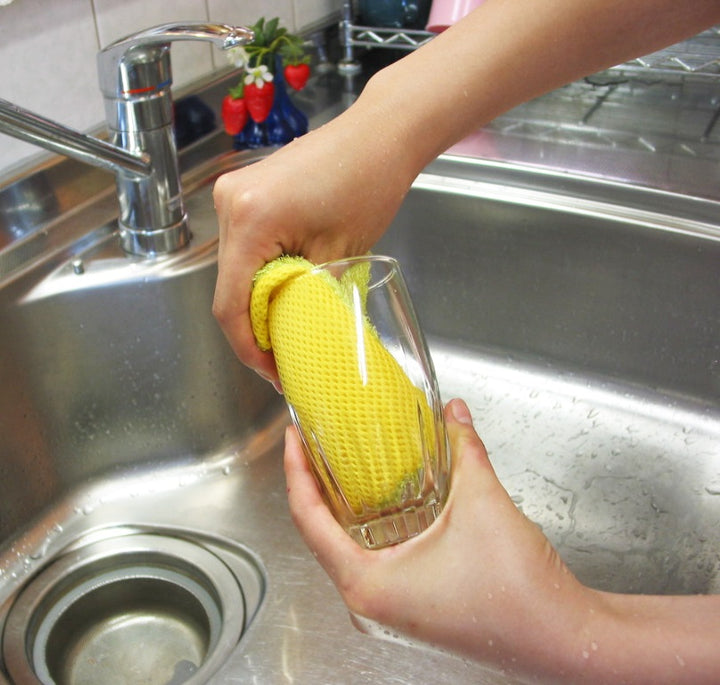 Detergent-free dish sponge